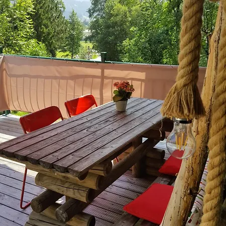 Modernes Mit Terrasse Und Parkplatz In Den Alpen Кирхберг