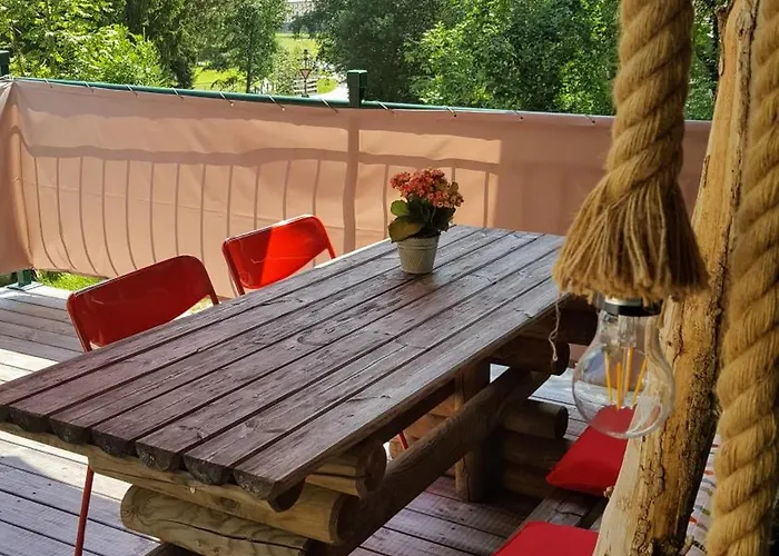 Modernes Mit Terrasse Und Parkplatz In Den Alpen Кирхберг
