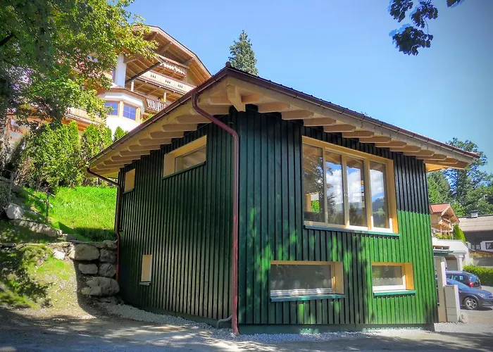 Modernes Mit Terrasse Und Parkplatz In Den Alpen Кирхберг