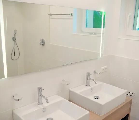 Modernes Mit Terrasse Und Parkplatz In Den Alpen * Кирхберг