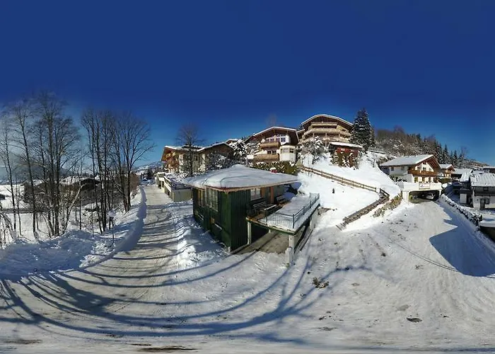 Modernes Mit Terrasse Und Parkplatz In Den Alpen * Кирхберг